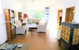 Einfamilienhaus mit viel Wohnfläche und großem Garten Einfamilienhaus-in-Brake-mit-viel-Wohnflaeche-und-grossem-Garten-Wohnzimmer