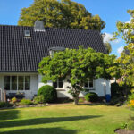 Romantisches Einfamilienhaus mit großem Südgrundstück