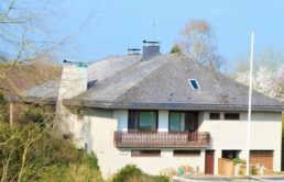 Wohnhaus direkt am Weserdeich in einer herrlichen Parklandschaft Wohnhaus-direkt-am-Weserdeich-Deichansicht